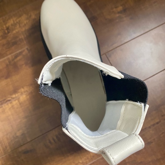 Off-White and Black Chelsea Boots - Picture 4 of 5